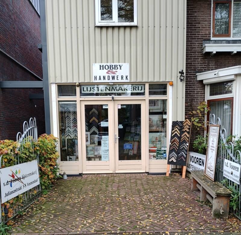 Winkelpui van Lijstenmakerij van de Vooren aan de Julianastraat